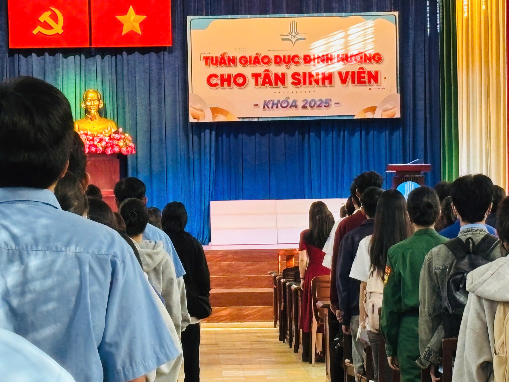 Trang nghiêm lễ chào cờ đầu tuần tại Trường Cao đẳng Công nghệ Thủ Đức